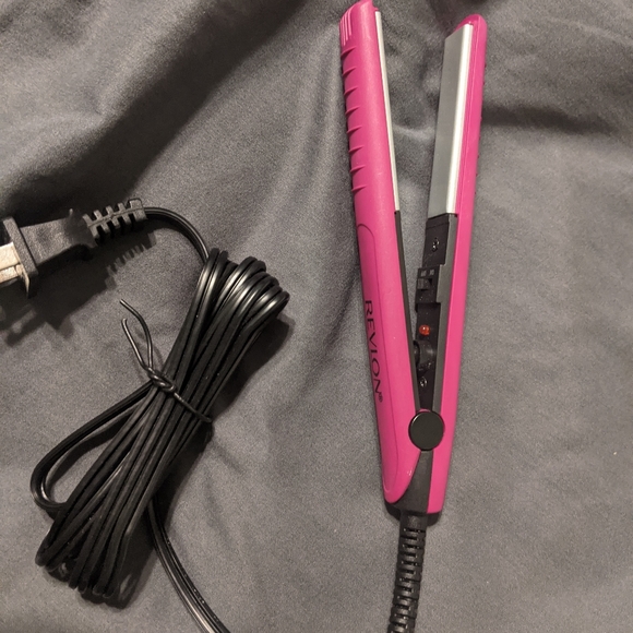 Revlon Flat Iron Set in Pink (1/2" & 1" in) - Picture 2 of 3